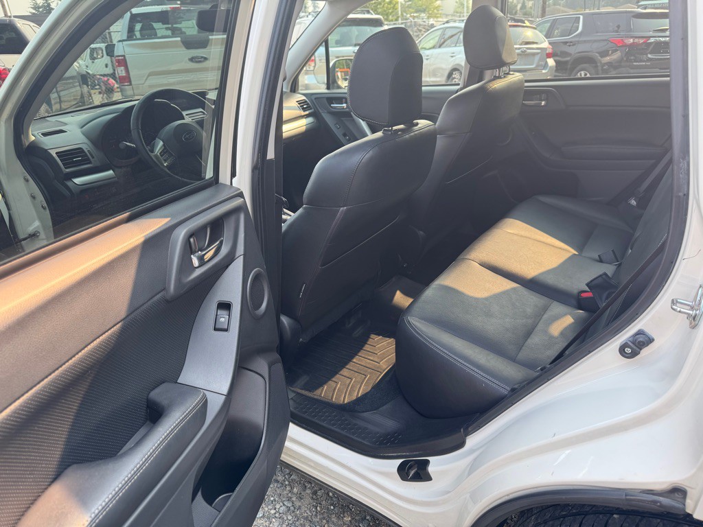 2015 Subaru Forester Image 9