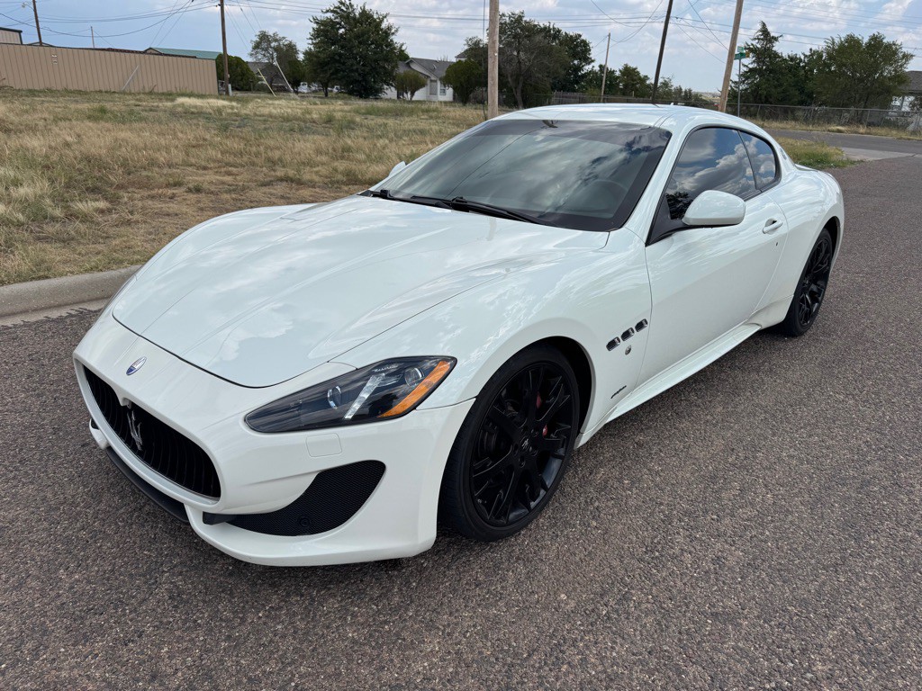 2016 Maserati GranTurismo Image 2