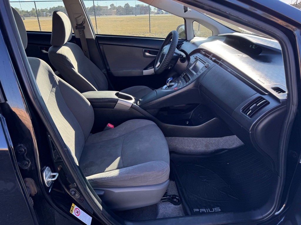 2013 Toyota Prius Image 10