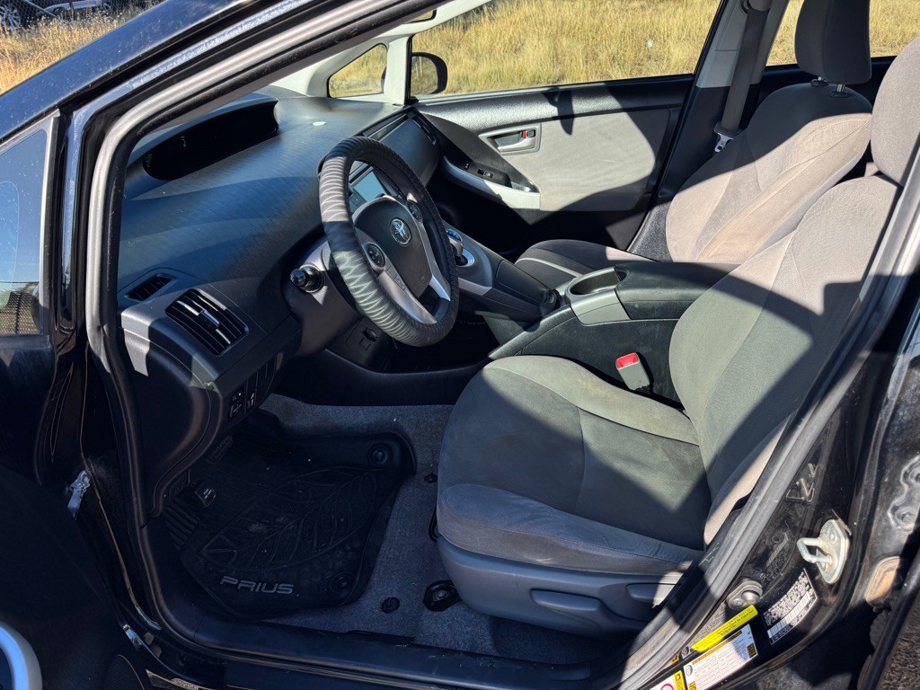 2013 Toyota Prius Image 14