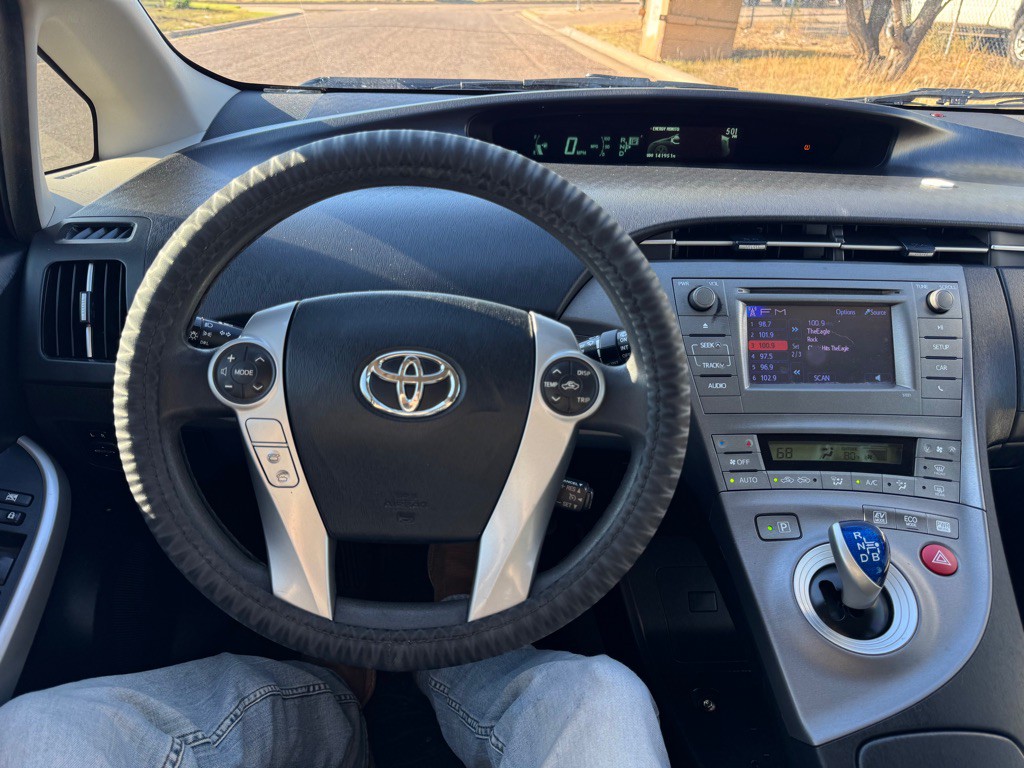 2013 Toyota Prius Image 17
