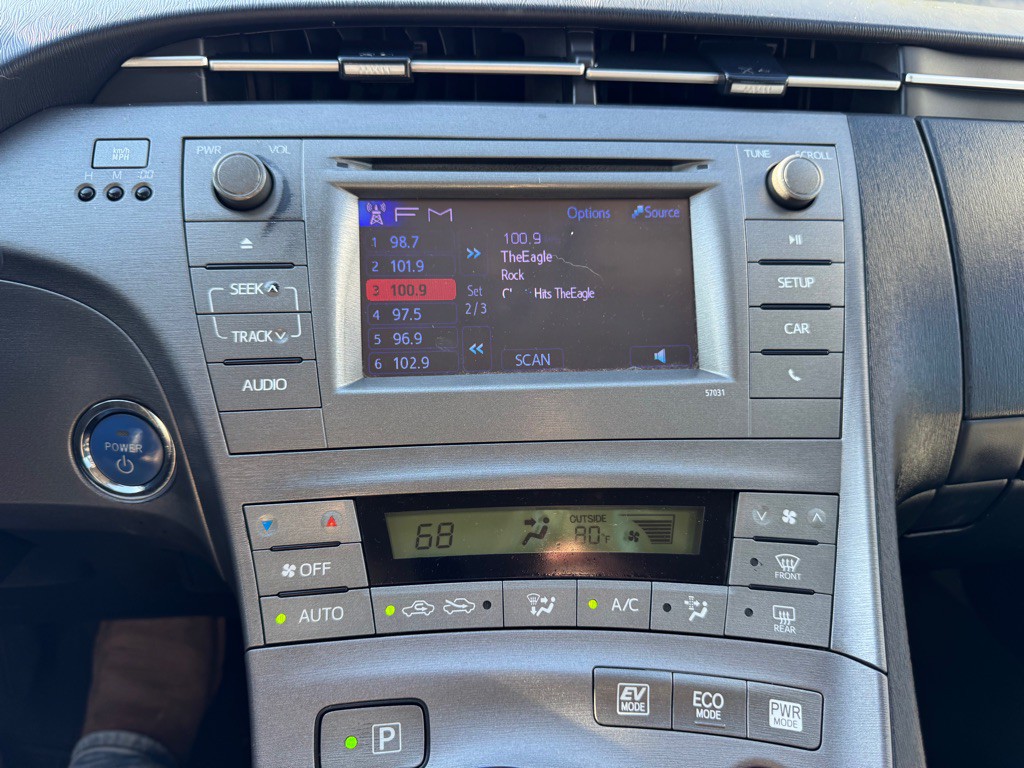 2013 Toyota Prius Image 18