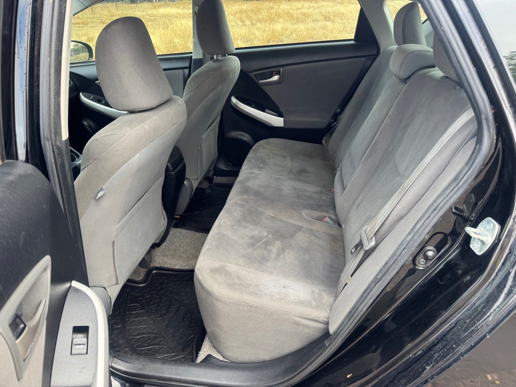 2013 Toyota Prius Image 12