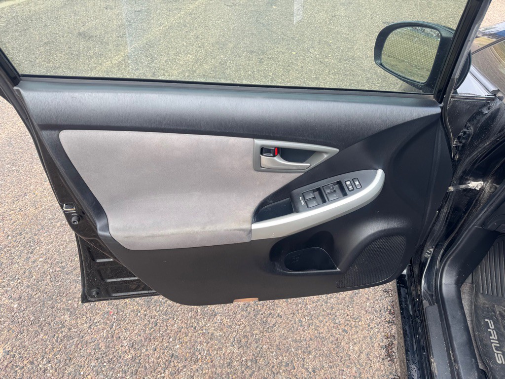 2013 Toyota Prius Image 15