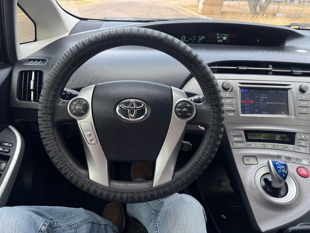 2013 Toyota Prius Image 17