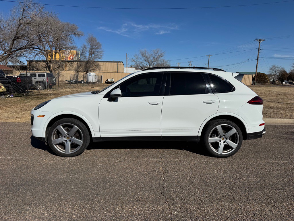 2017 Porsche Cayenne Image 1