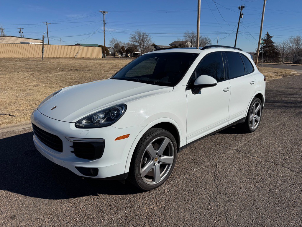 2017 Porsche Cayenne Image 2