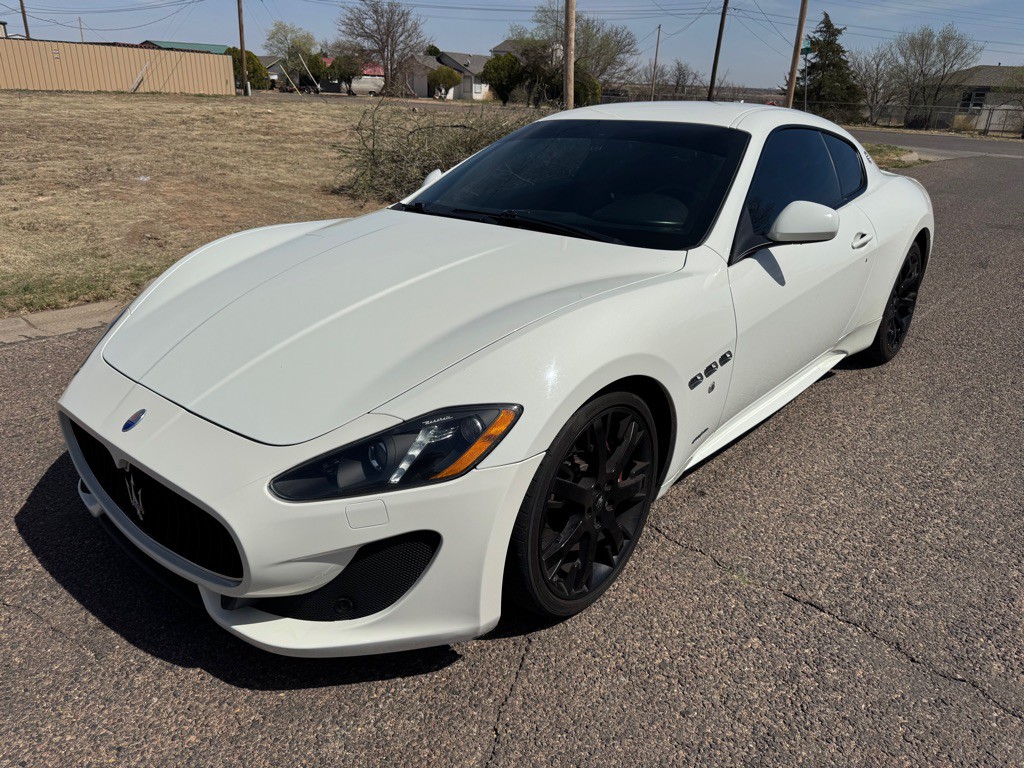 2016 Maserati GranTurismo Image 2