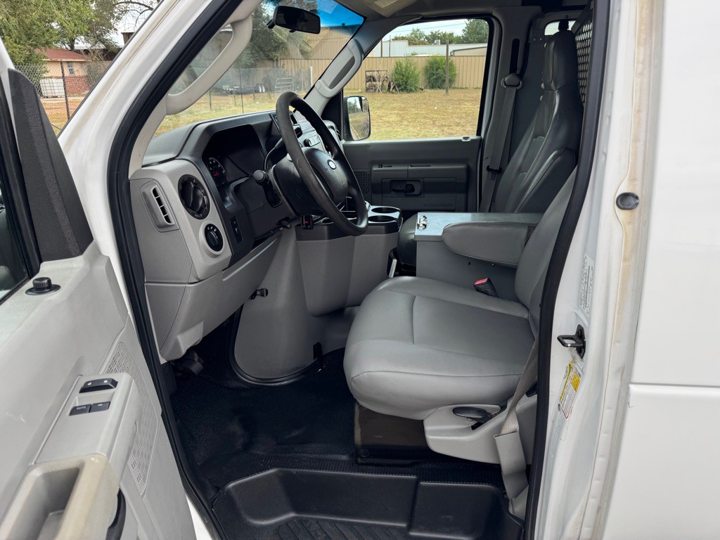 2014 Ford Econoline Image 14