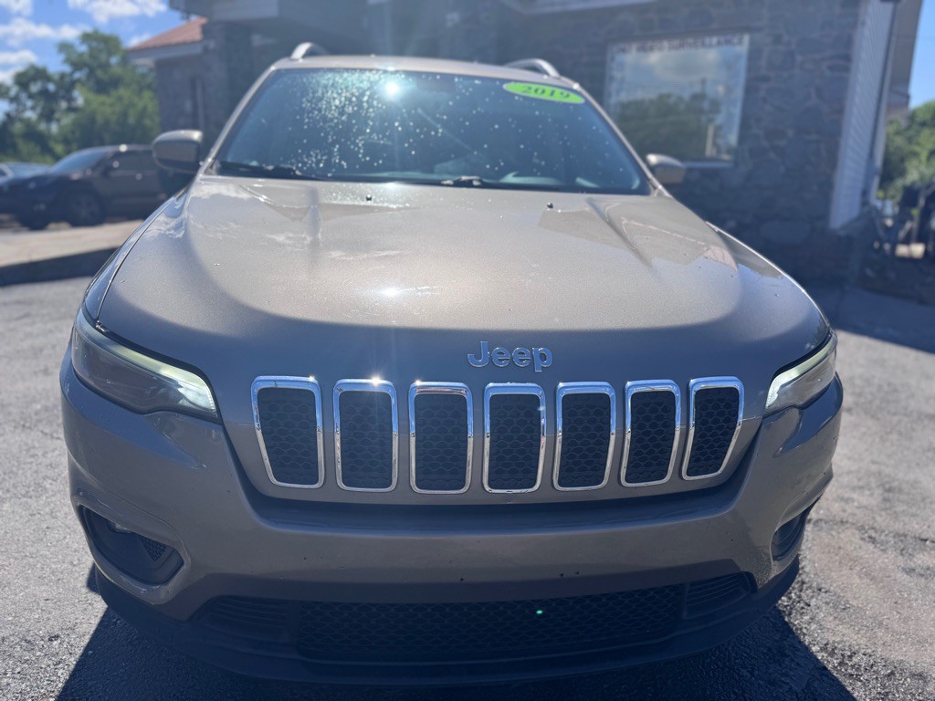 2019 Jeep Cherokee Image 2