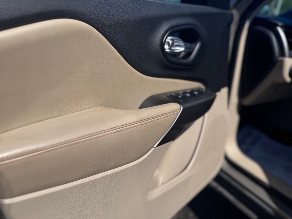 2019 Jeep Cherokee Image 9