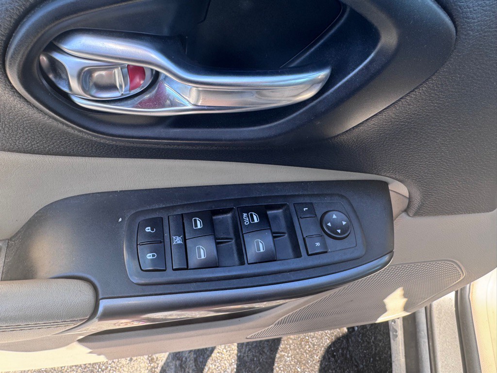 2019 Jeep Cherokee Image 10