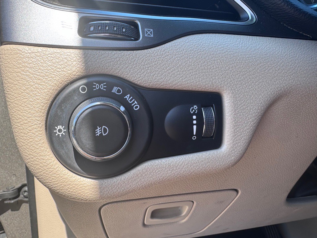 2019 Jeep Cherokee Image 12