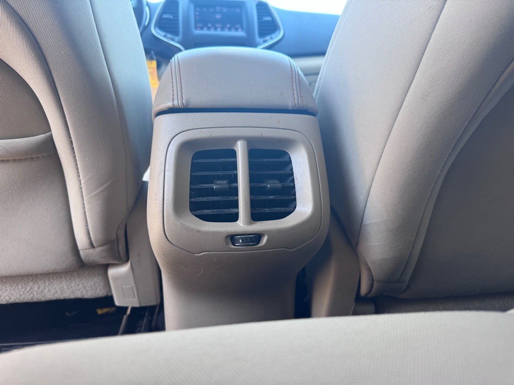 2019 Jeep Cherokee Image 27