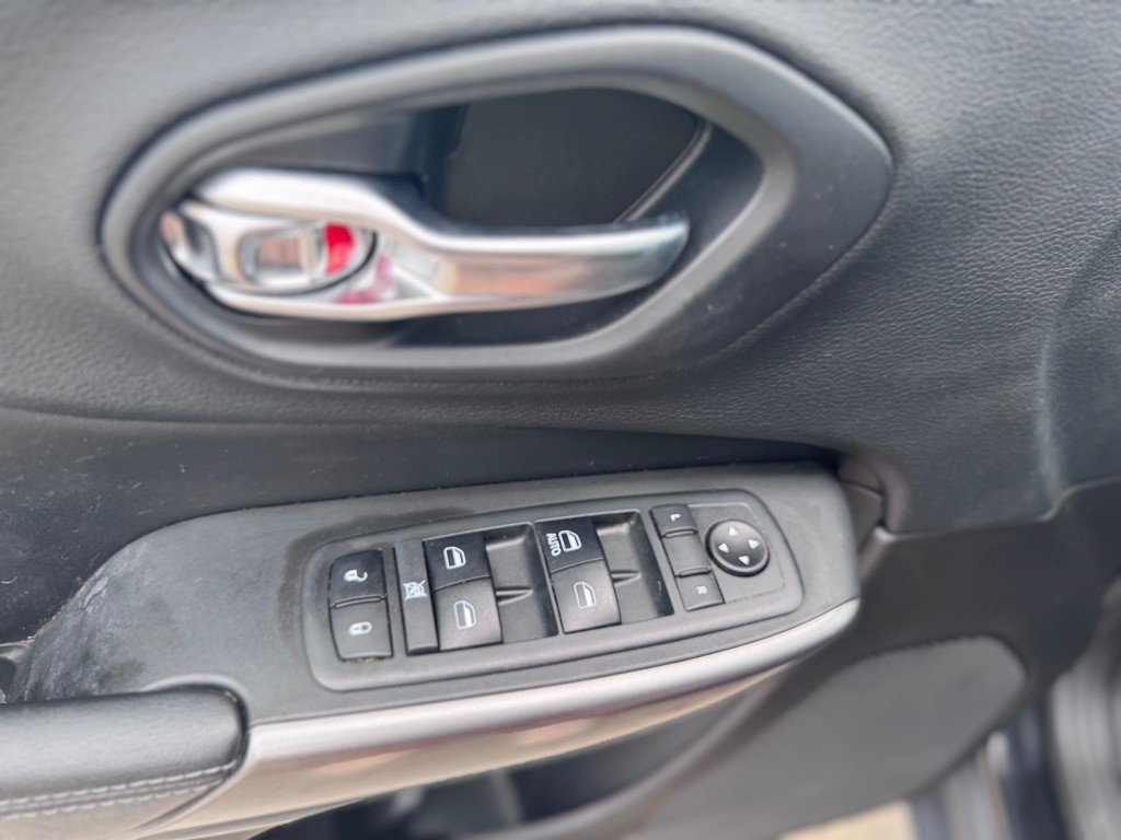 2019 Jeep Cherokee Image 10