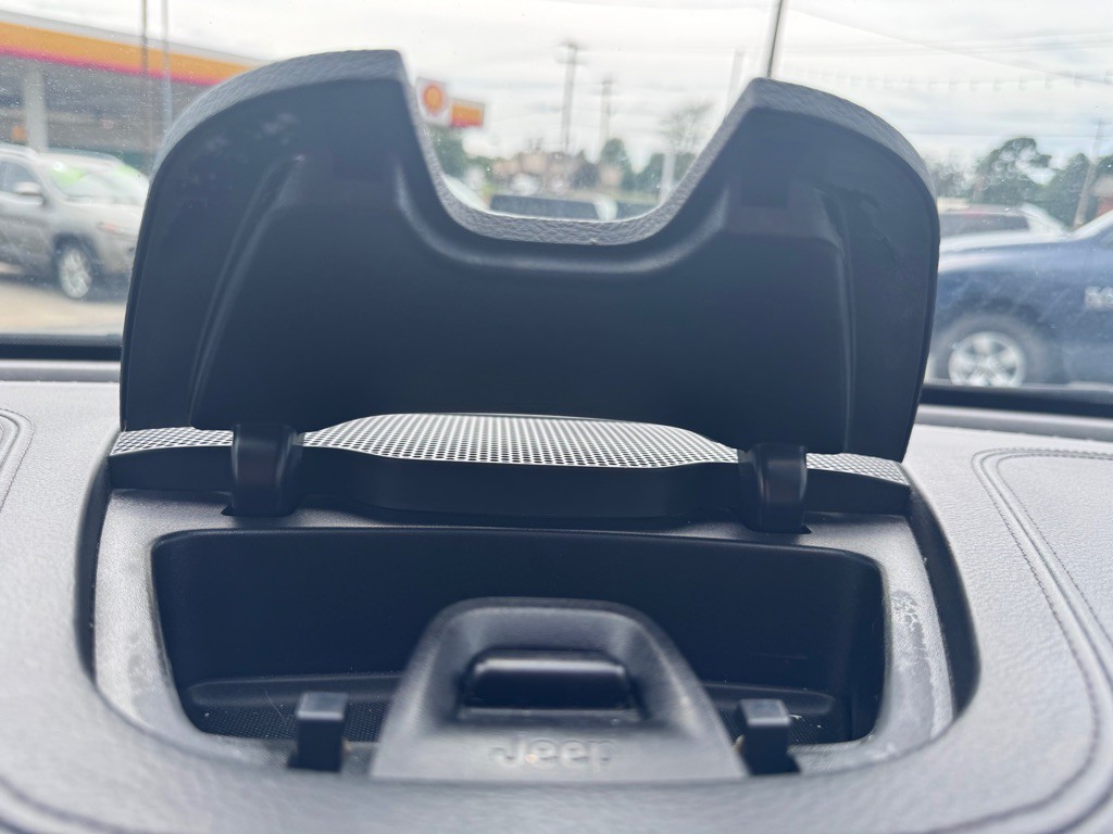 2019 Jeep Cherokee Image 16