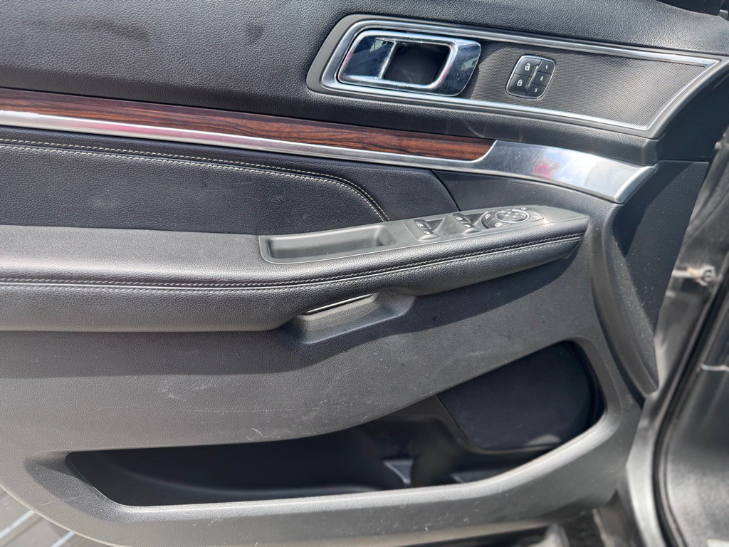 2016 Ford Explorer Image 9