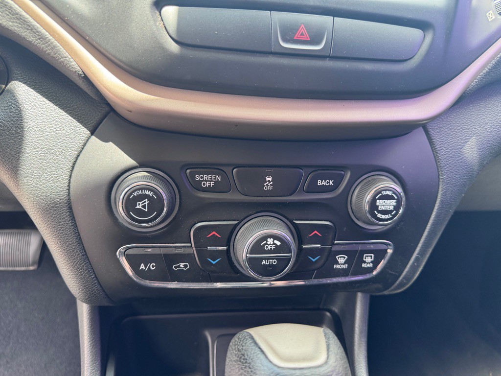 2016 Jeep Cherokee Image 16
