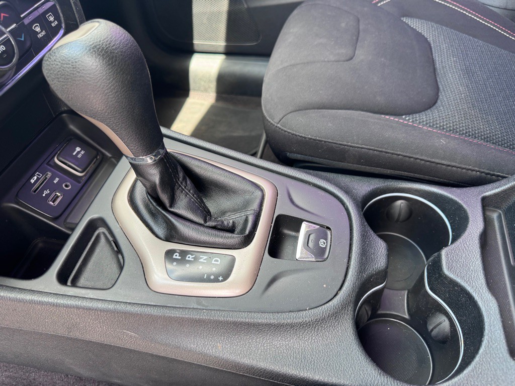 2016 Jeep Cherokee Image 18