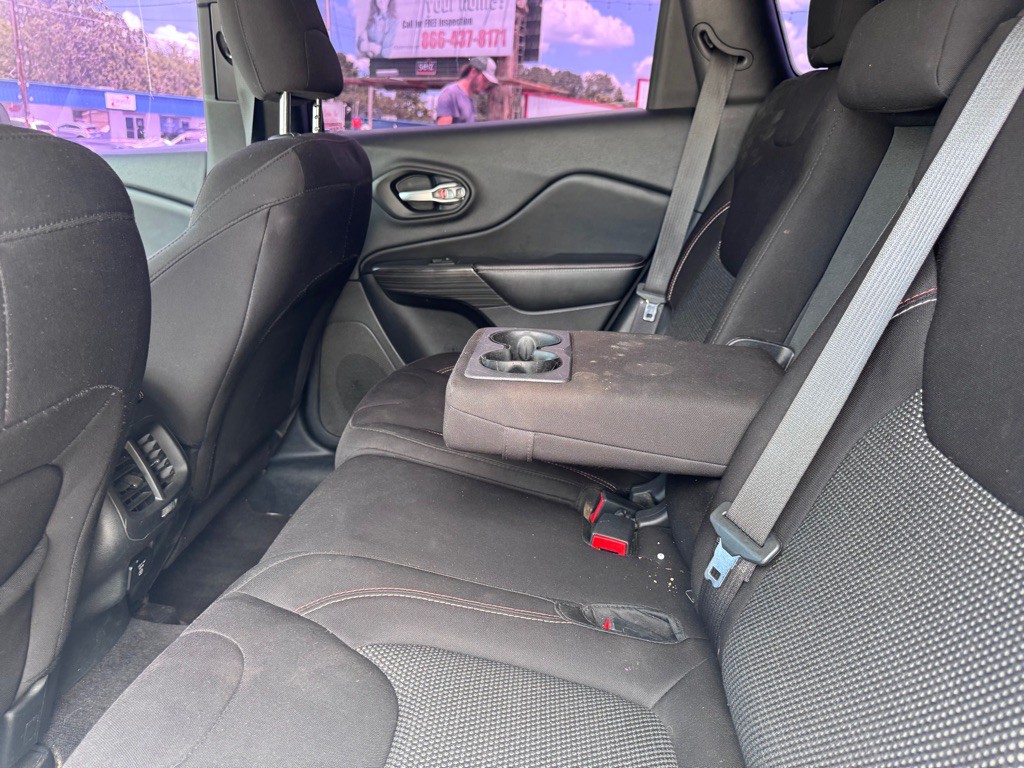 2016 Jeep Cherokee Image 28
