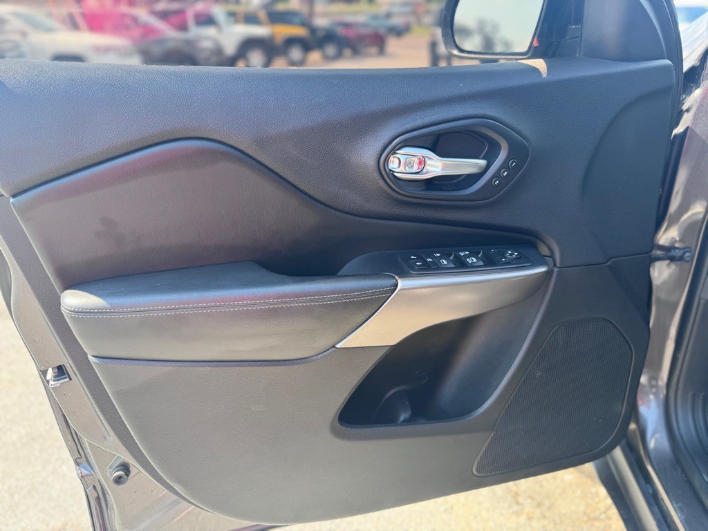 2019 Jeep Cherokee Image 9