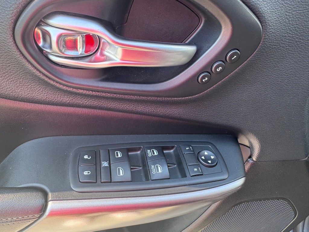 2019 Jeep Cherokee Image 10