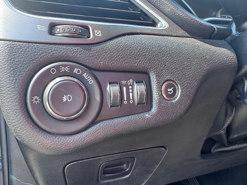 2019 Jeep Cherokee Image 12