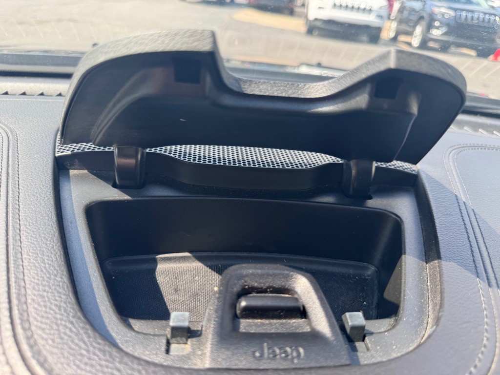 2019 Jeep Cherokee Image 16