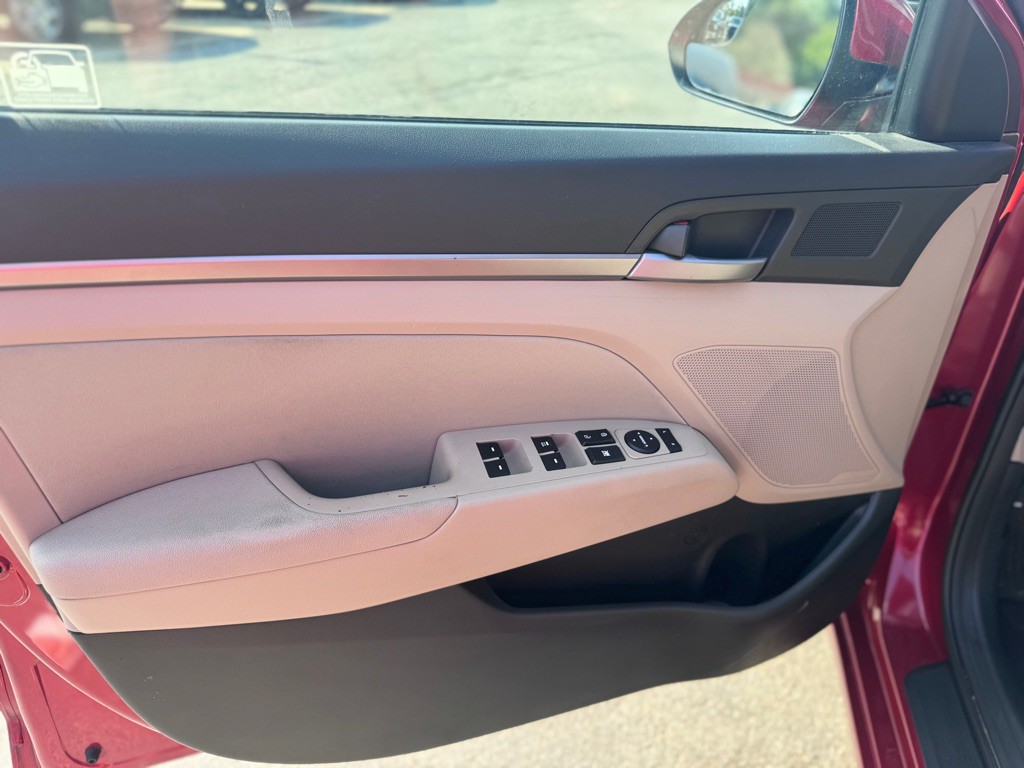 2017 Hyundai Elantra Image 9