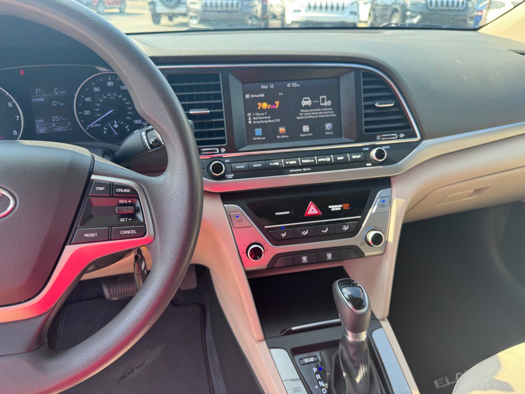 2017 Hyundai Elantra Image 13