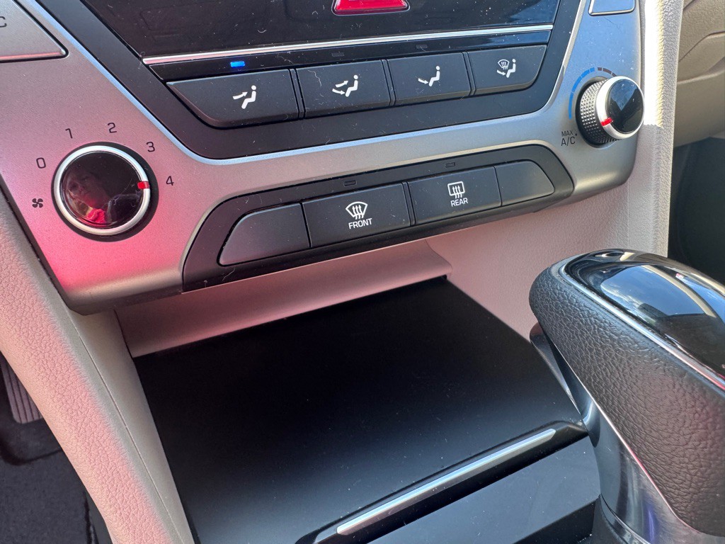 2017 Hyundai Elantra Image 17