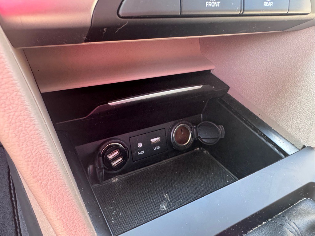 2017 Hyundai Elantra Image 18