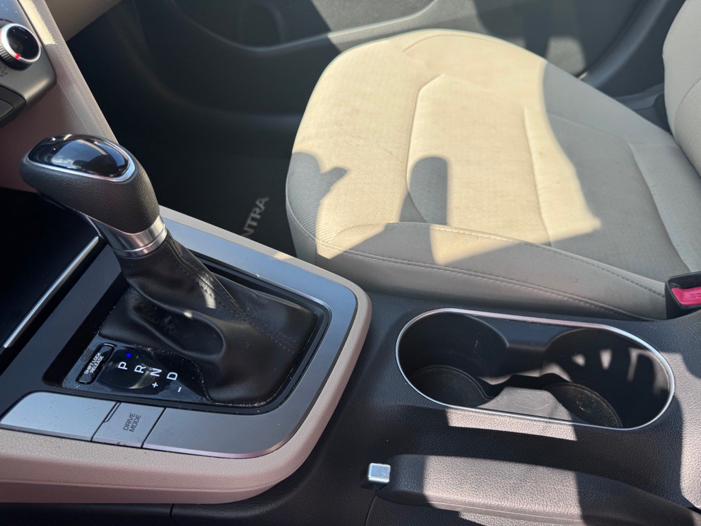 2017 Hyundai Elantra Image 19