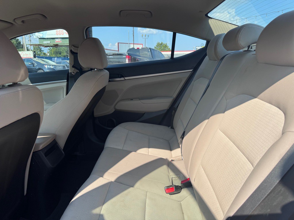 2017 Hyundai Elantra Image 24