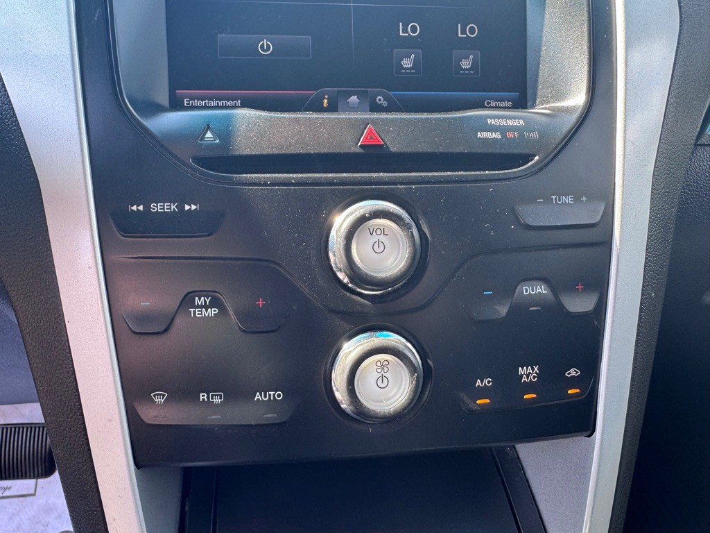 2015 Ford Explorer Image 16