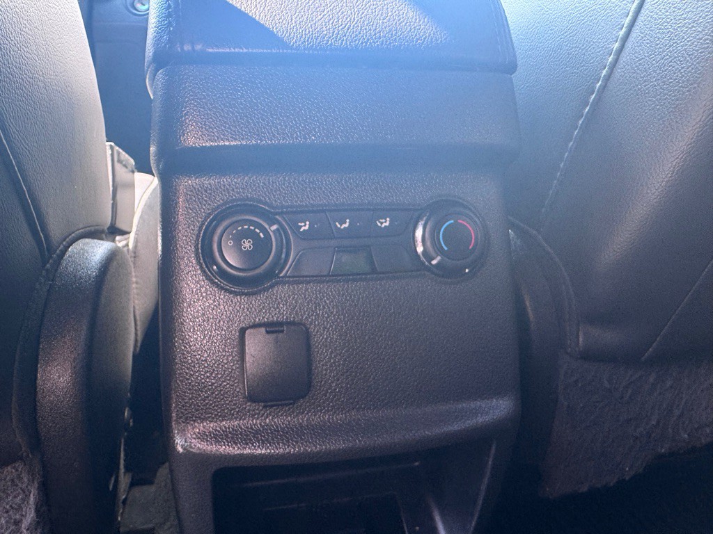 2015 Ford Explorer Image 24