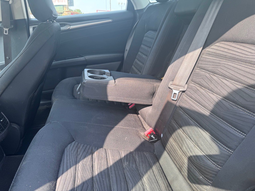 2016 Ford Fusion Image 24