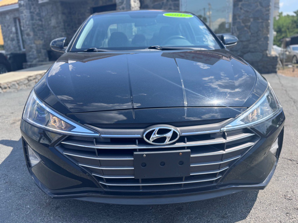 2019 Hyundai Elantra Image 2