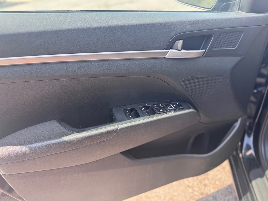 2019 Hyundai Elantra Image 9