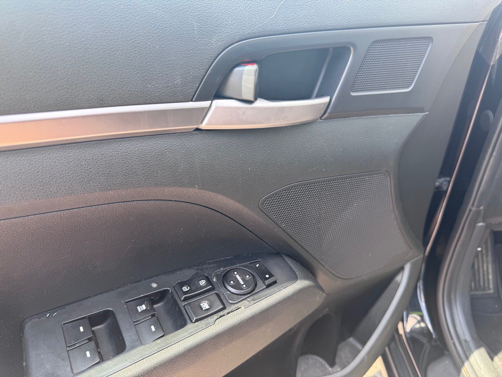 2019 Hyundai Elantra Image 11