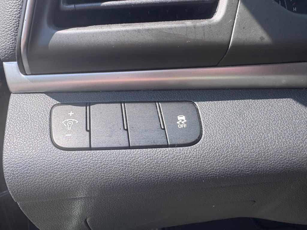 2019 Hyundai Elantra Image 12