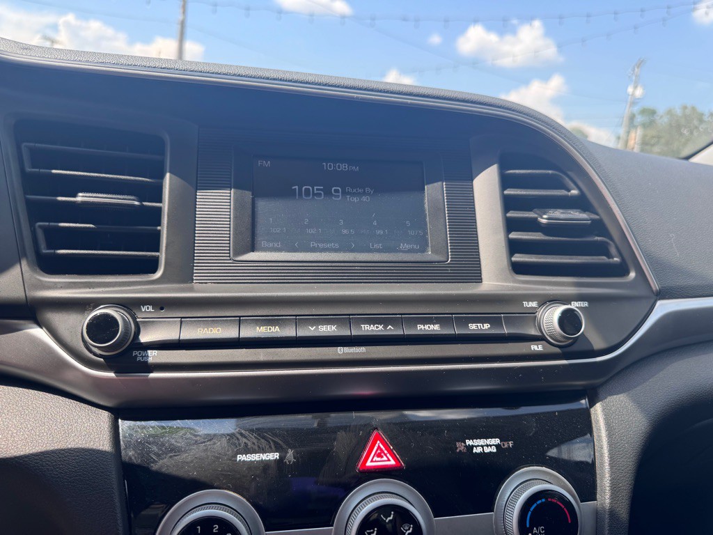 2019 Hyundai Elantra Image 15