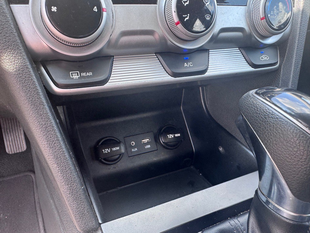 2019 Hyundai Elantra Image 17