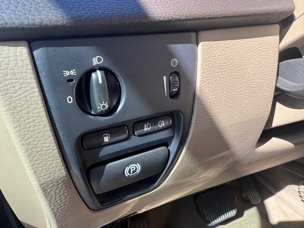 2012 Volvo XC90 Image 12