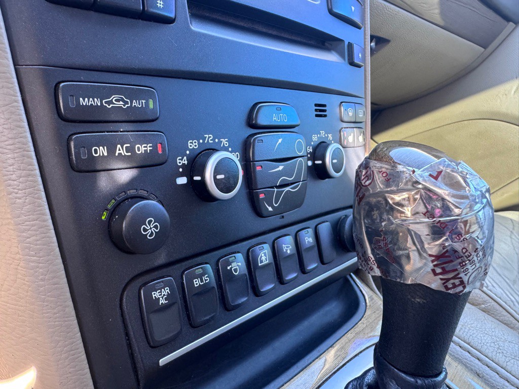 2012 Volvo XC90 Image 16