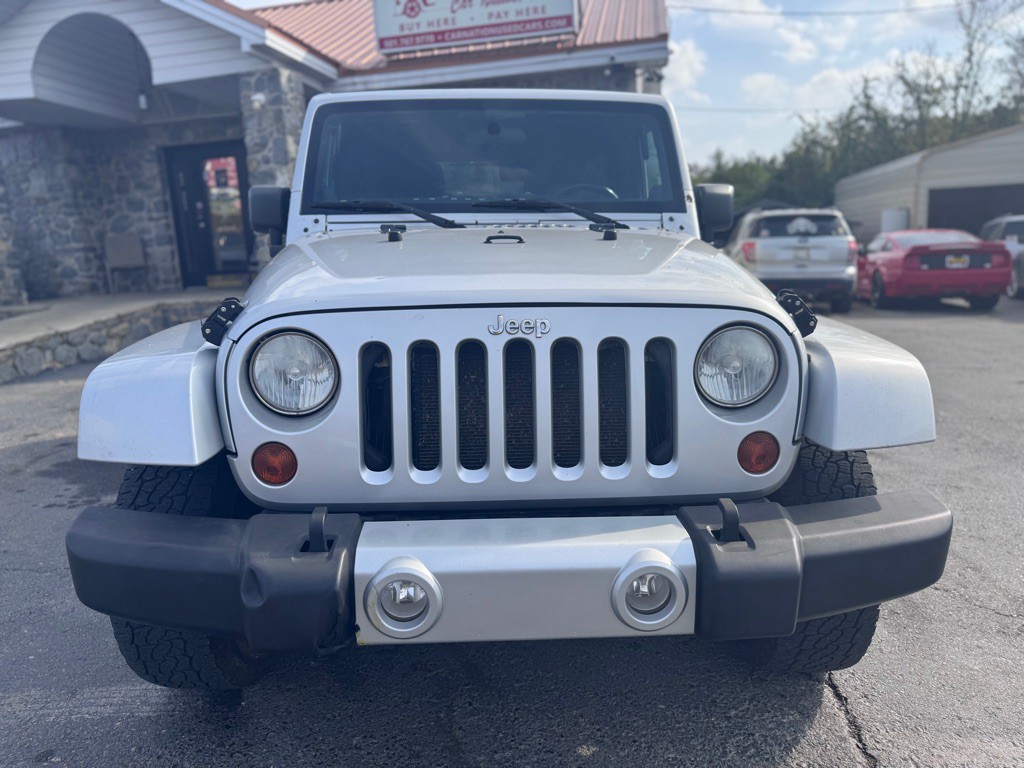 2011 Jeep Wrangler Unlimited Image 2