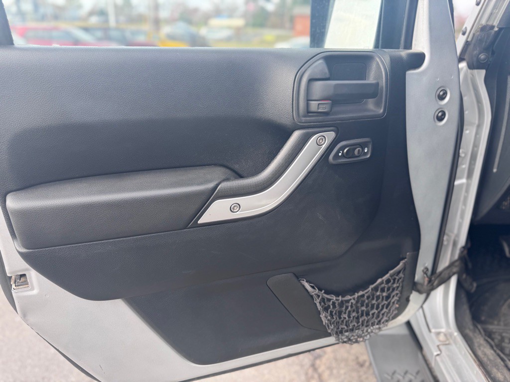 2011 Jeep Wrangler Unlimited Image 9