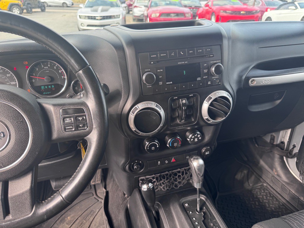 2011 Jeep Wrangler Unlimited Image 11