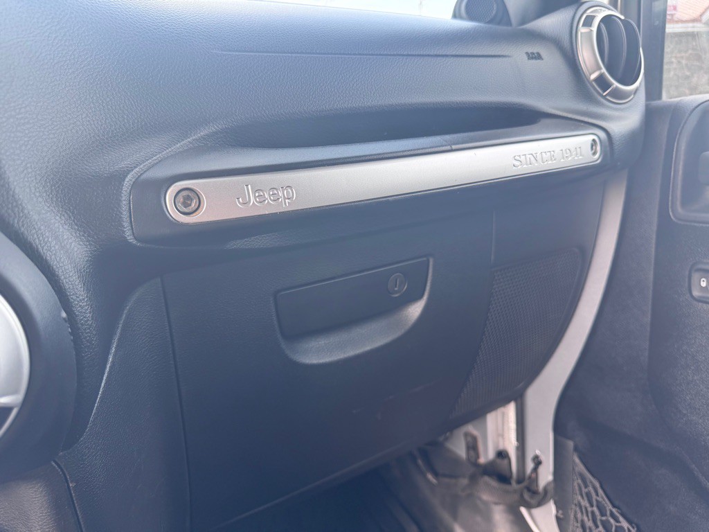 2011 Jeep Wrangler Unlimited Image 12