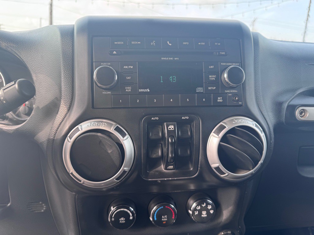 2011 Jeep Wrangler Unlimited Image 13